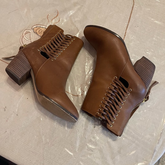 Cynthia Vincent brown ankle boots - Picture 2 of 4